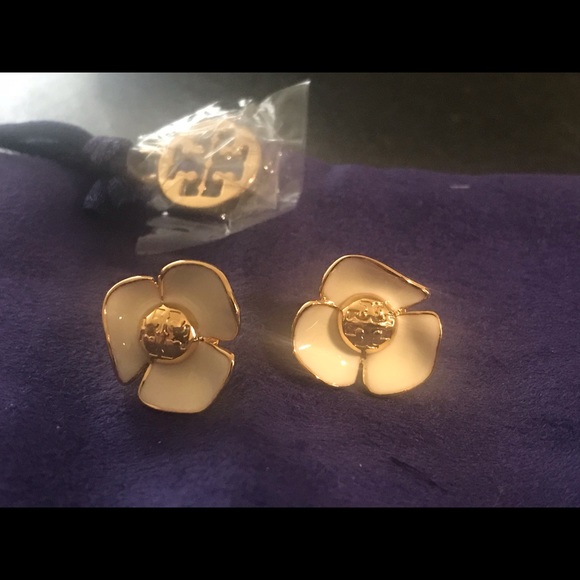 💕💕Tory Burch Ivory/Tory Gold Fleur Stud Earrings - Picture 6 of 6